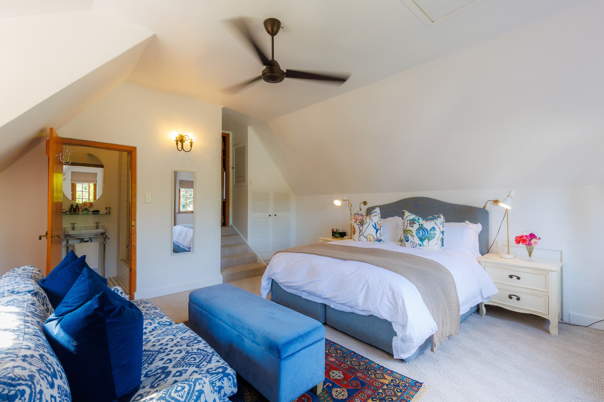 Lily Room - Bedroom overlooking the vineyard - Image 1 of 3