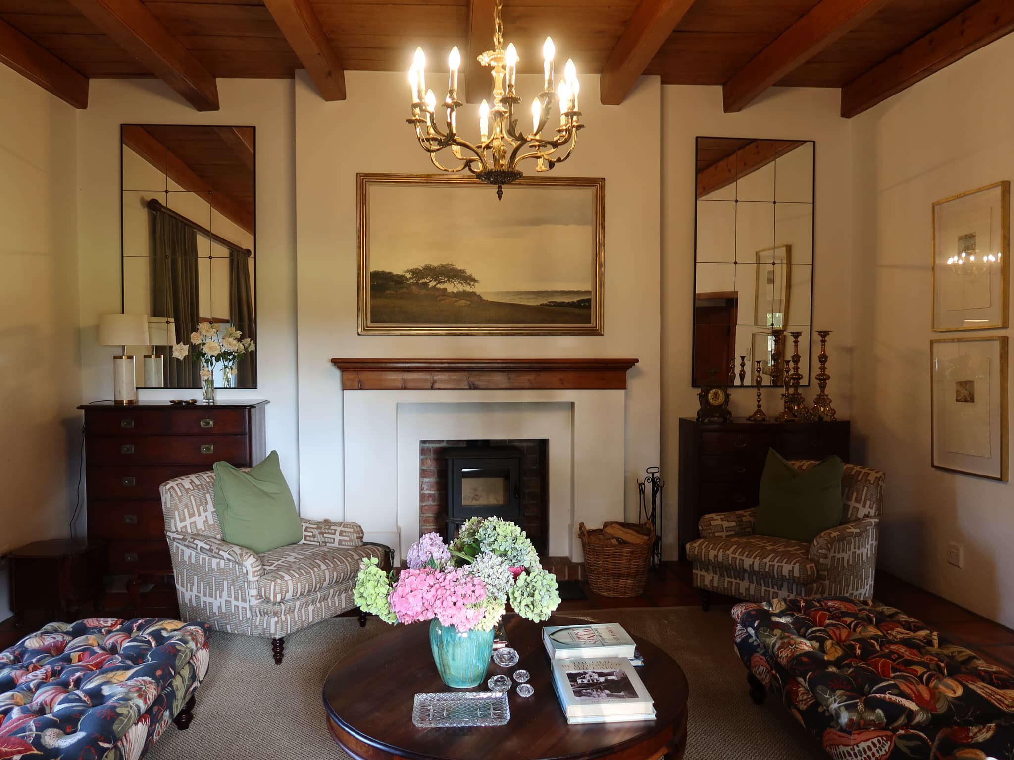 Fireplace lounge