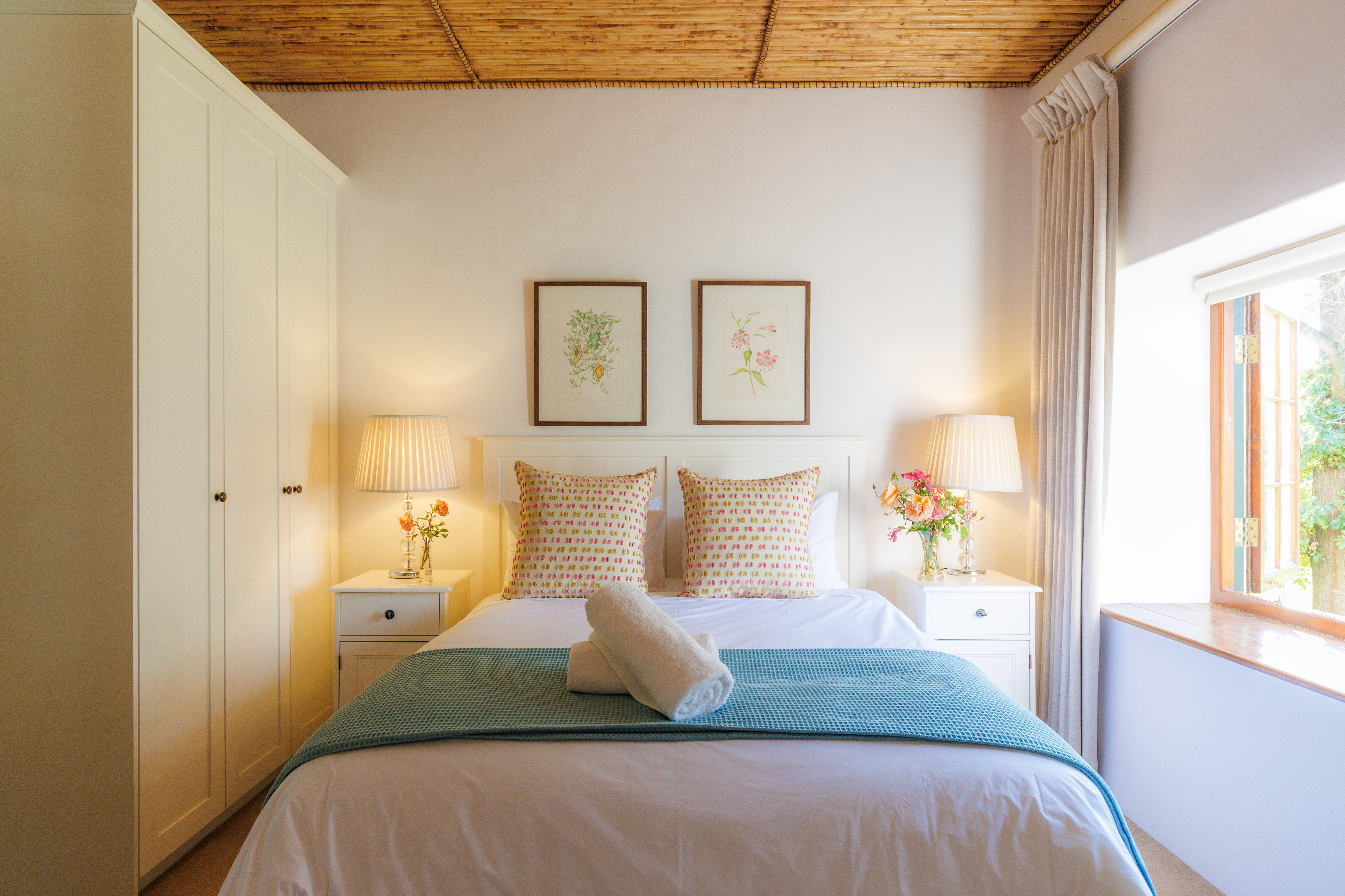 Camellia Room - Cottage bedroom with lawn views - Image 1 of 4